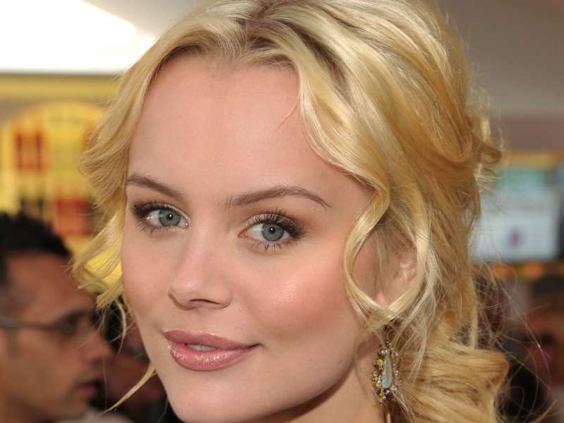 Actress Helena Mattsson Wallpaper