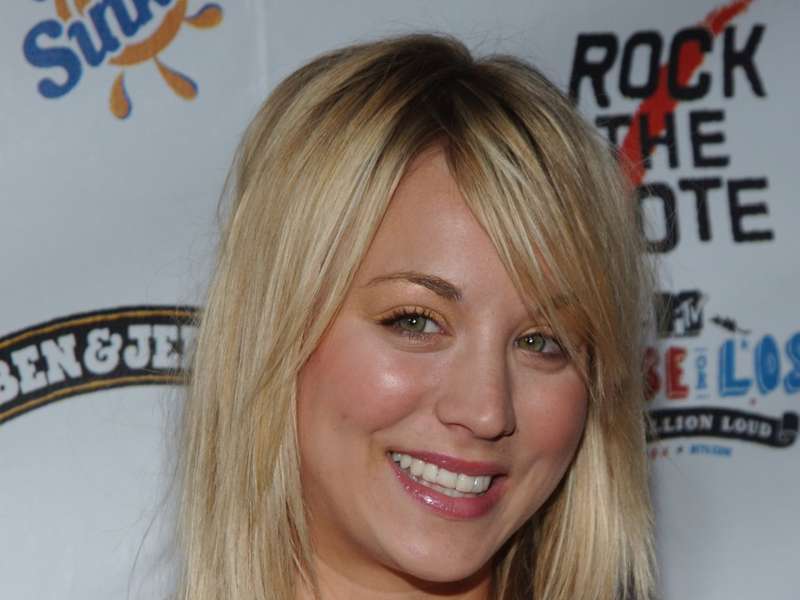 Kaley Cuoco Rock The Vote National Bus Tour Concert In Hollywood Wallpaper