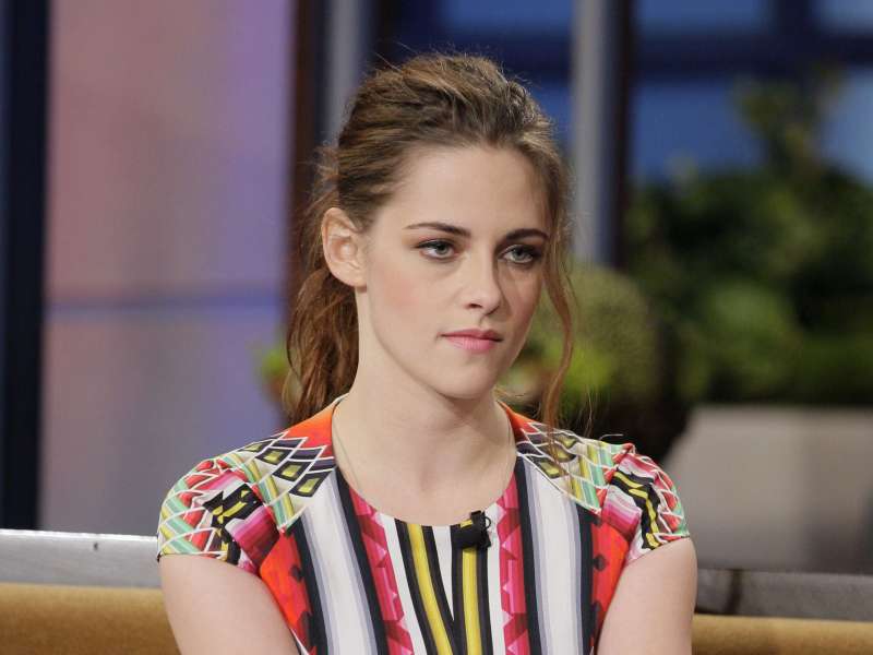 Kristen Stewart The Tonight Show With Jay Leno Appearance In Burbank Wallpaper