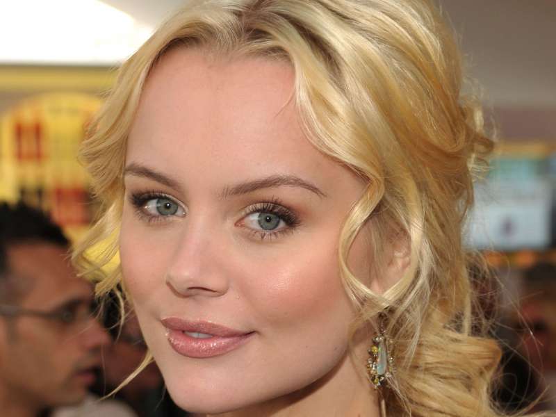 Actress Helena Mattsson Wallpaper