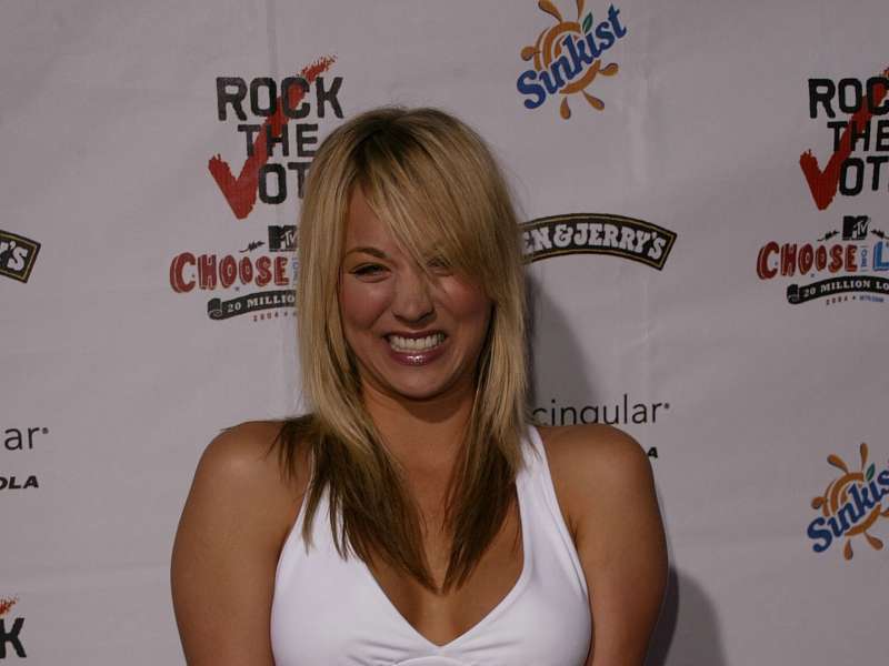 Kaley Cuoco Rock The Vote National Bus Tour Concert In Hollywood Wallpaper