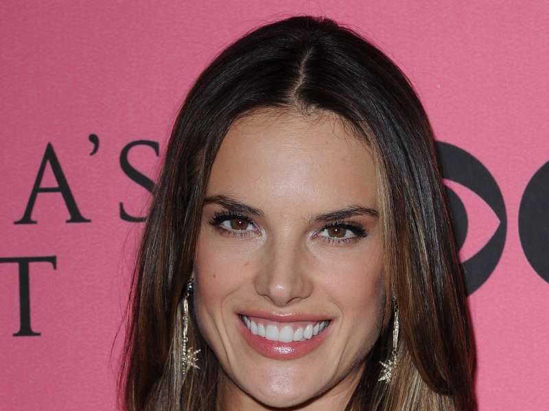Alessandra Ambrosio At Vicotrias Sectret Show028 Wallpaper