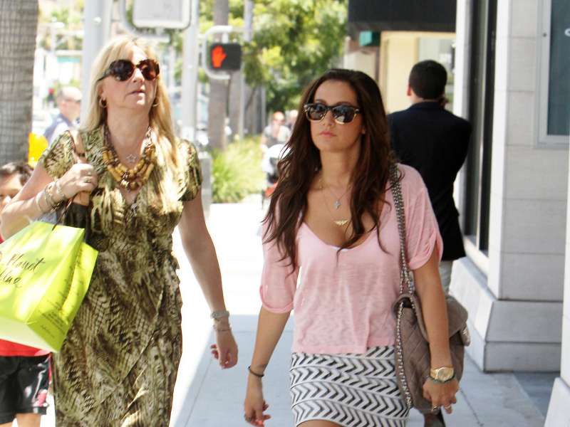 Ashley Tisdale Shoping In Beverly Hills Wallpaper