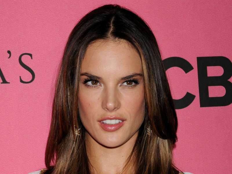 Alessandra Ambrosio At Vicotrias Sectret Show010 Wallpaper